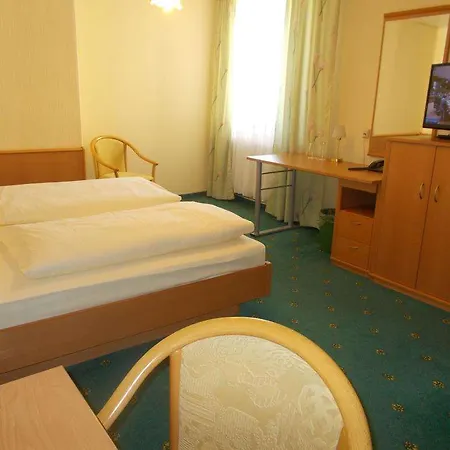 Hotel Stark Hotel *
