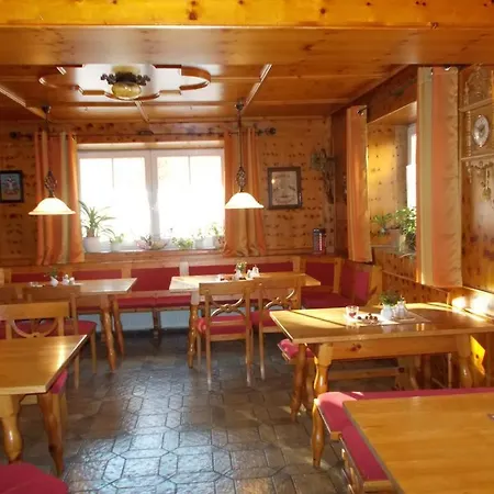 Hotel Stark فندق *